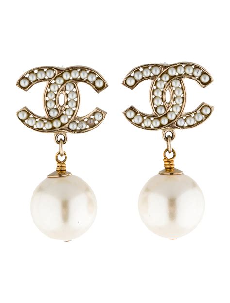 chanel cc earrings pearl